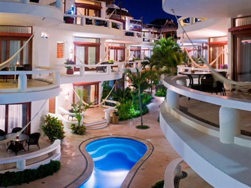 Blue Parrot Suites Плая дел Кармен Екстериор снимка